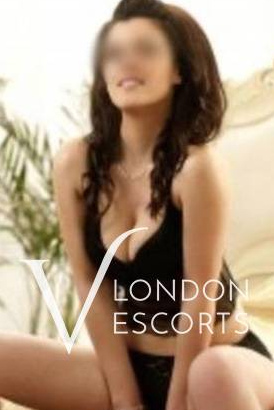 Spend an unforgettable evening with a sexy Greek escort